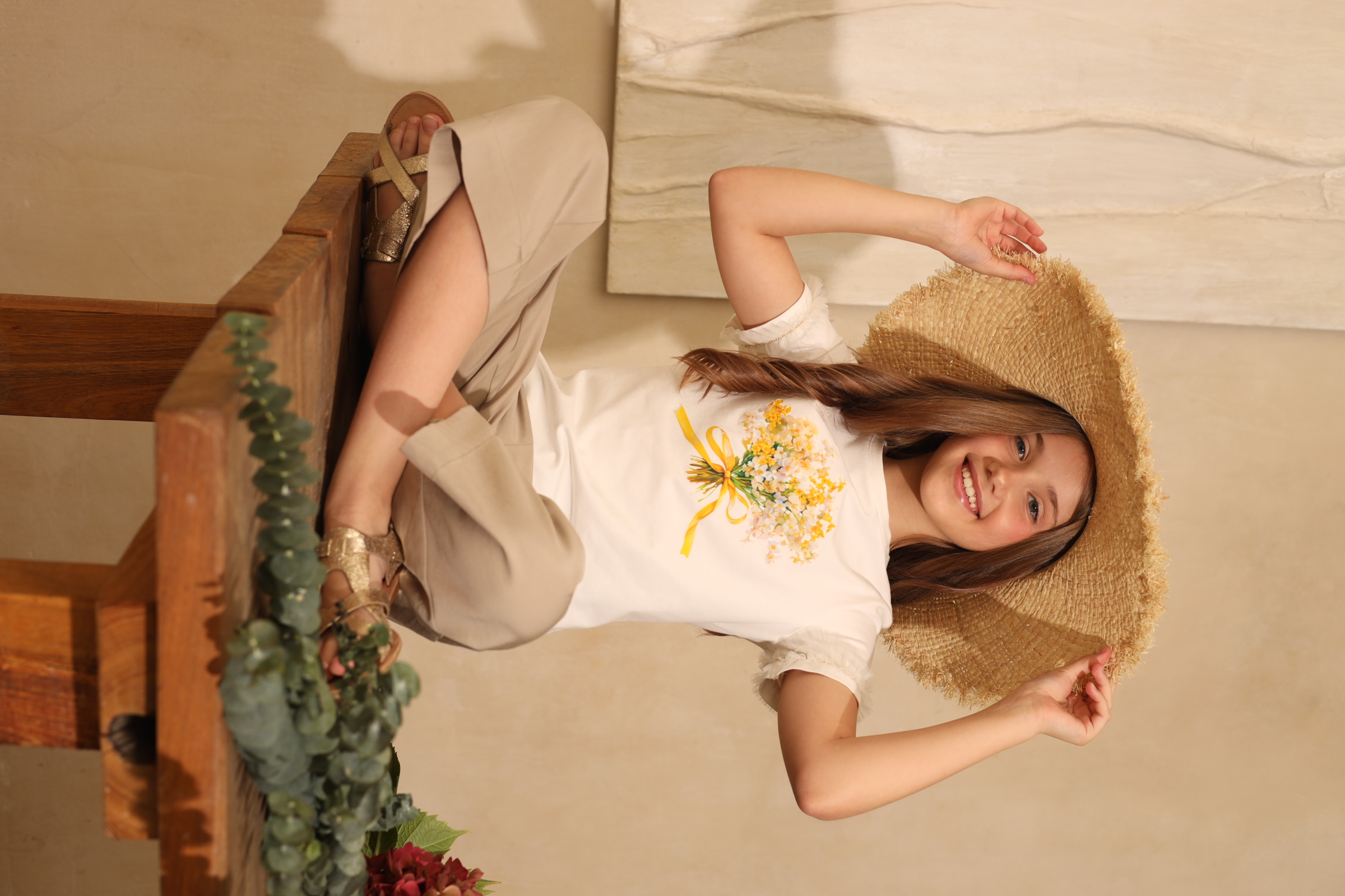 Девочка в соломенной шляпе